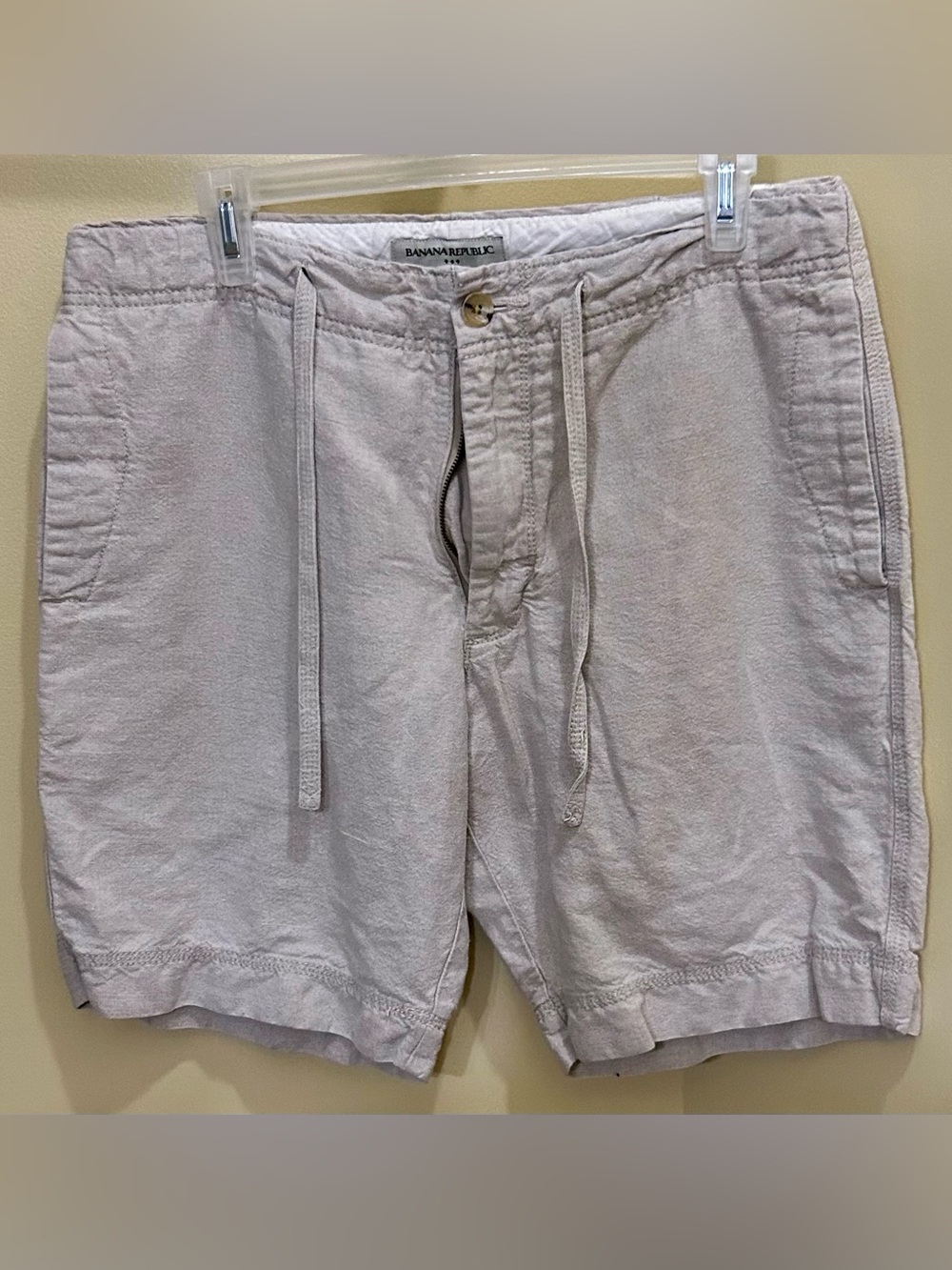 Banana Republic Men's Light Gray Drawstring Linen-Blend Shorts
